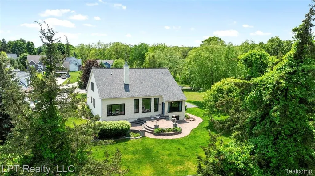 8617 Bonaventure Drive Green Oak Township MI 48116