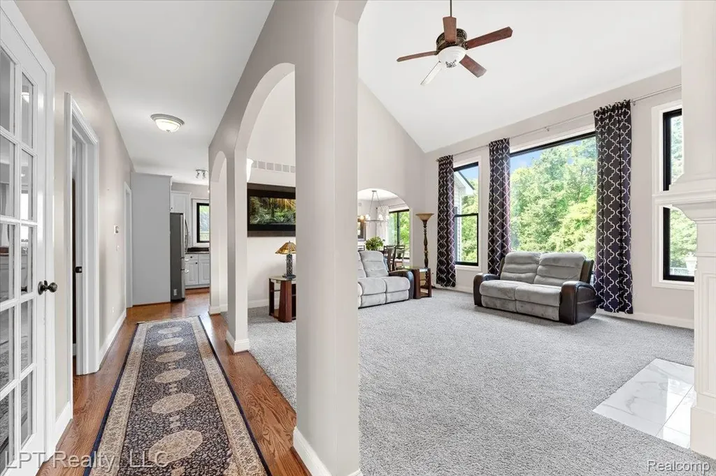 8617 Bonaventure Drive Green Oak Township MI 48116