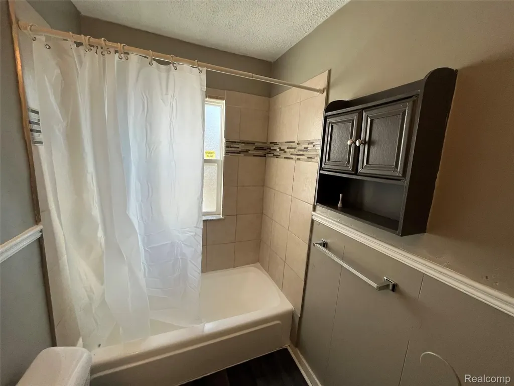 7552 Westminster Avenue Warren City MI 48091