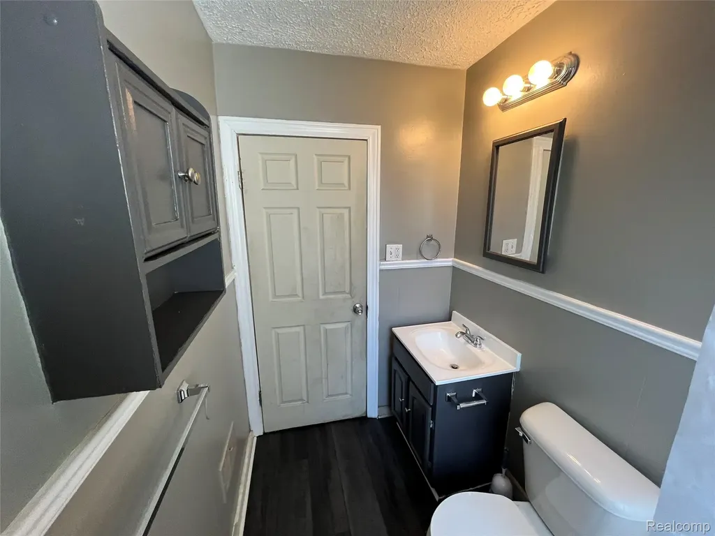 7552 Westminster Avenue Warren City MI 48091