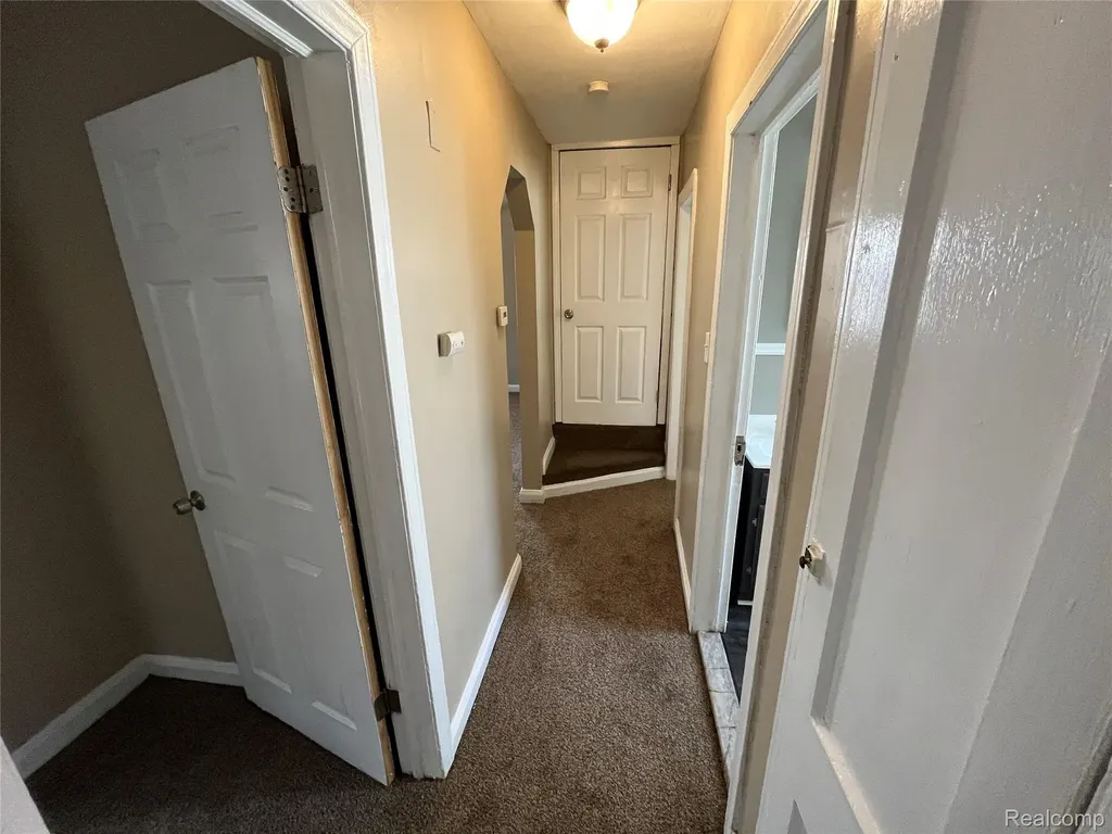 7552 Westminster Avenue Warren City MI 48091