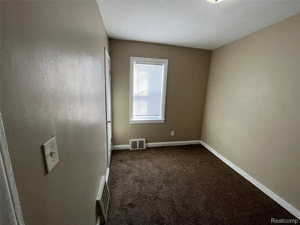 7552 Westminster Avenue Warren City MI 48091