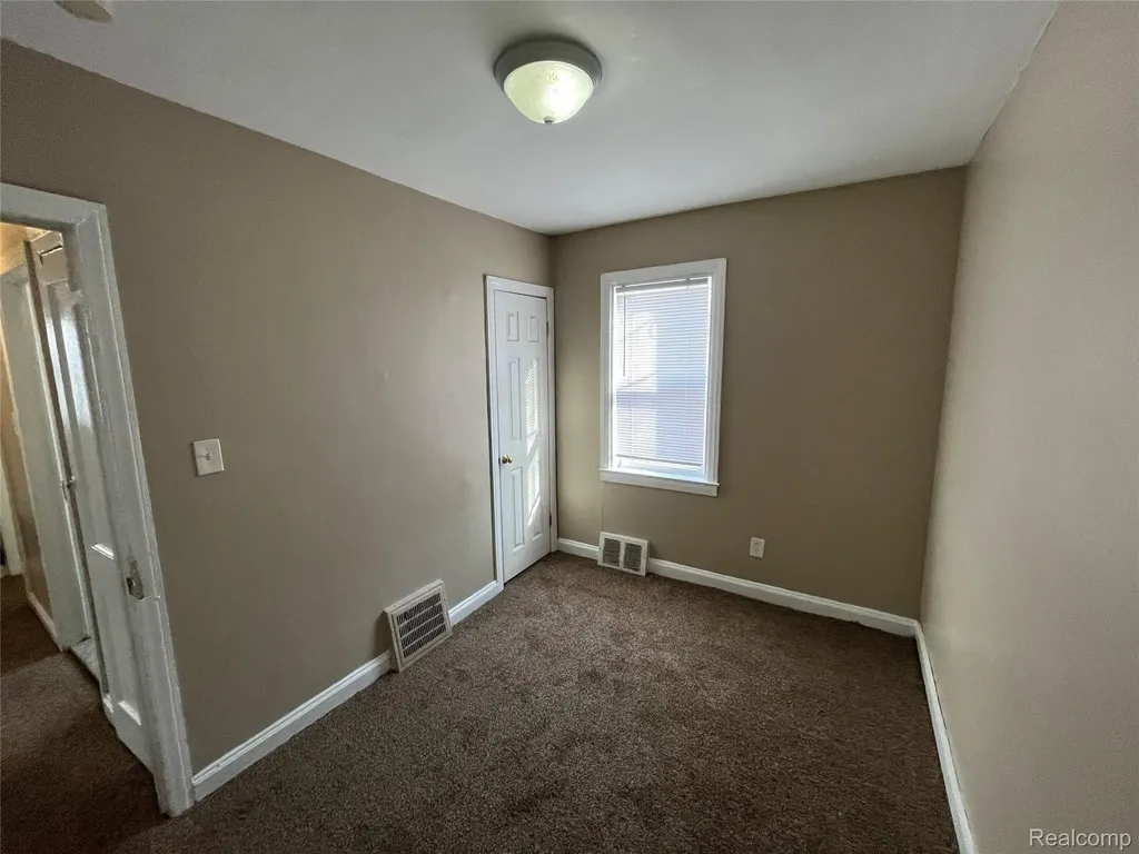 7552 Westminster Avenue Warren City MI 48091