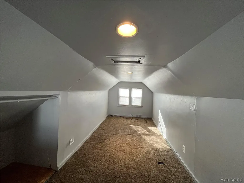 7552 Westminster Avenue Warren City MI 48091