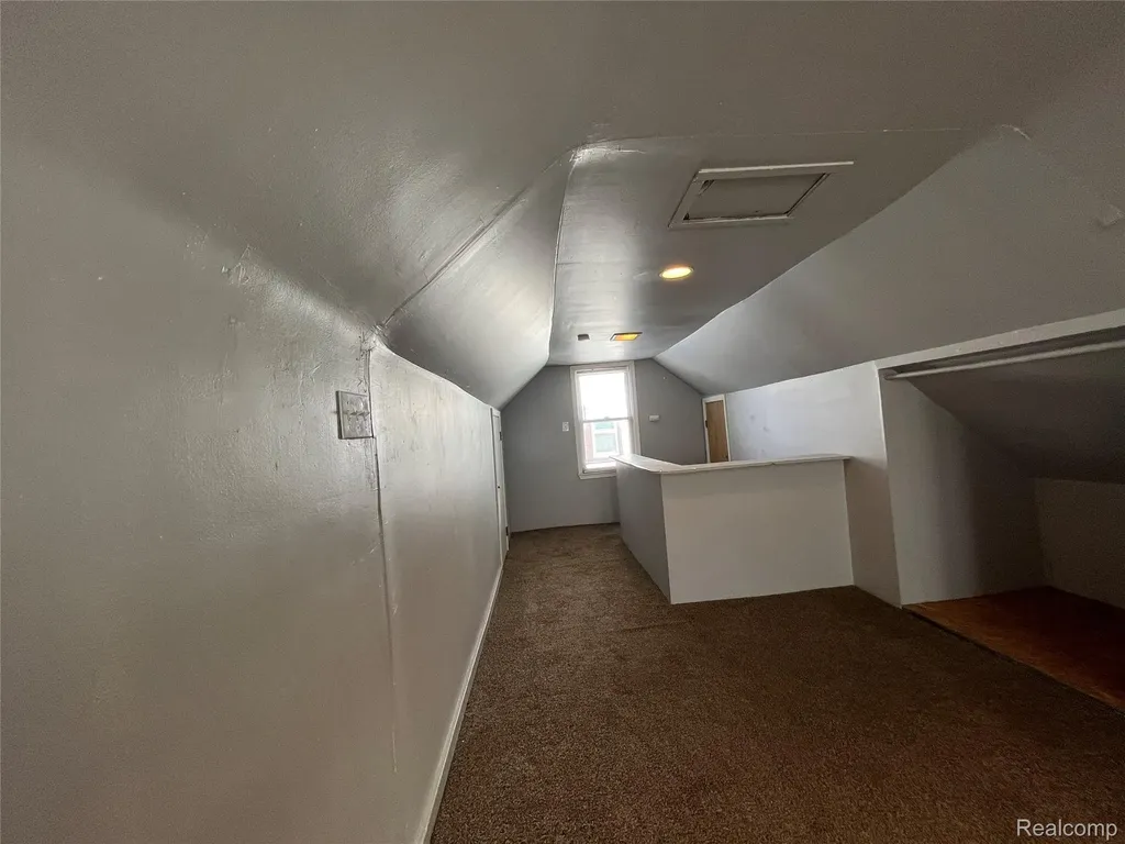 7552 Westminster Avenue Warren City MI 48091