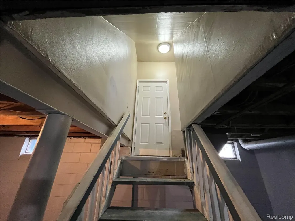 7552 Westminster Avenue Warren City MI 48091