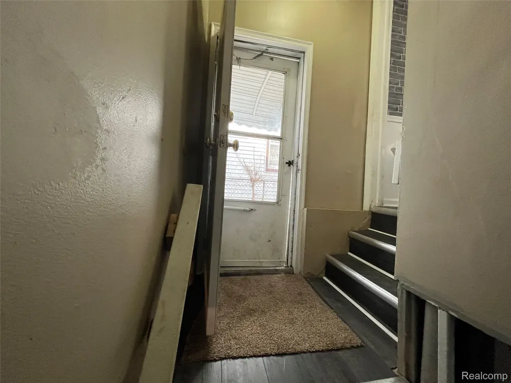 7552 Westminster Avenue Warren City MI 48091