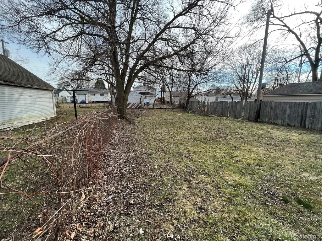 7552 Westminster Avenue Warren City MI 48091