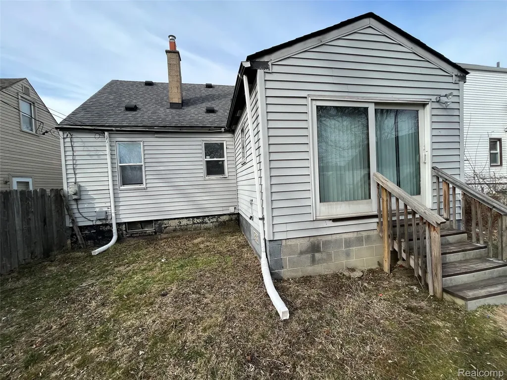 7552 Westminster Avenue Warren City MI 48091
