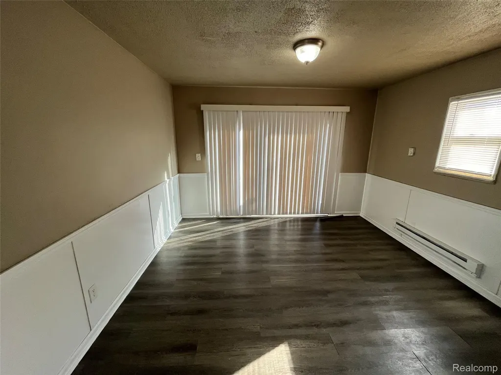 7552 Westminster Avenue Warren City MI 48091