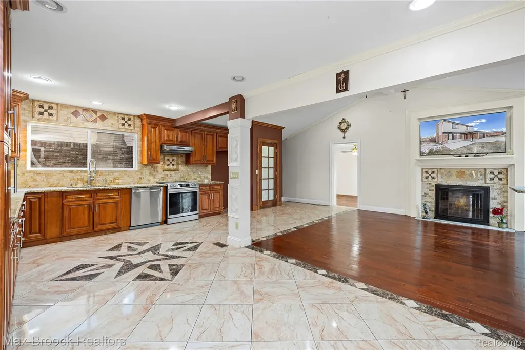 38327 Sleigh Drive Sterling Heights City MI 48310