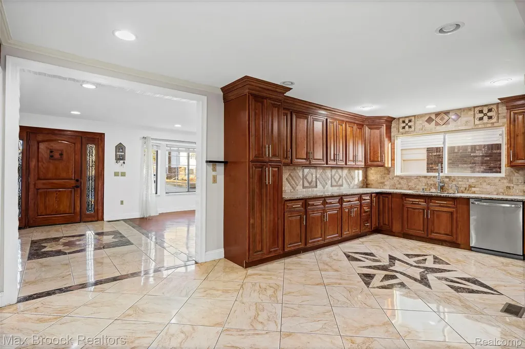 38327 Sleigh Drive Sterling Heights City MI 48310