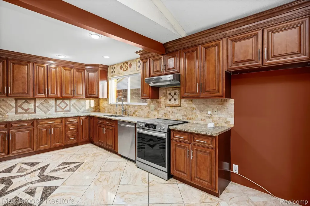 38327 Sleigh Drive Sterling Heights City MI 48310