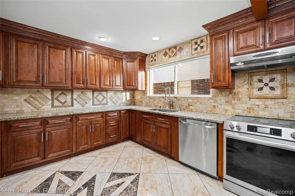 38327 Sleigh Drive Sterling Heights City MI 48310