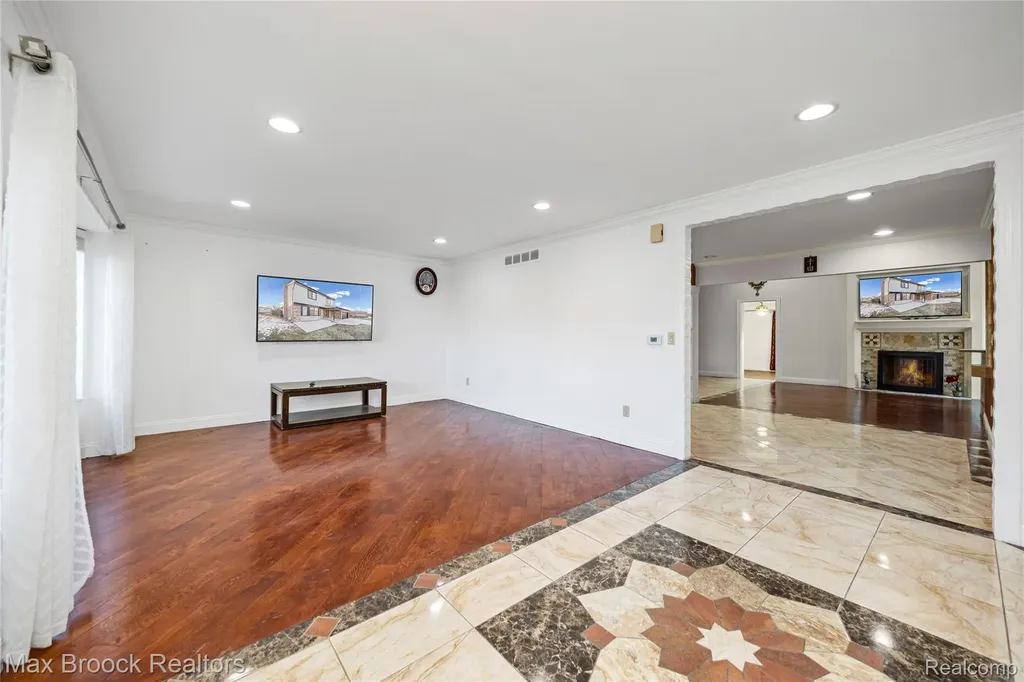 38327 Sleigh Drive Sterling Heights City MI 48310