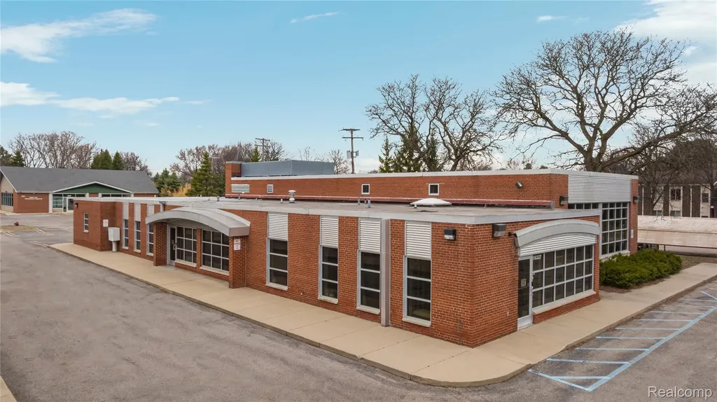 19337 Farmington Road Livonia City MI 48152