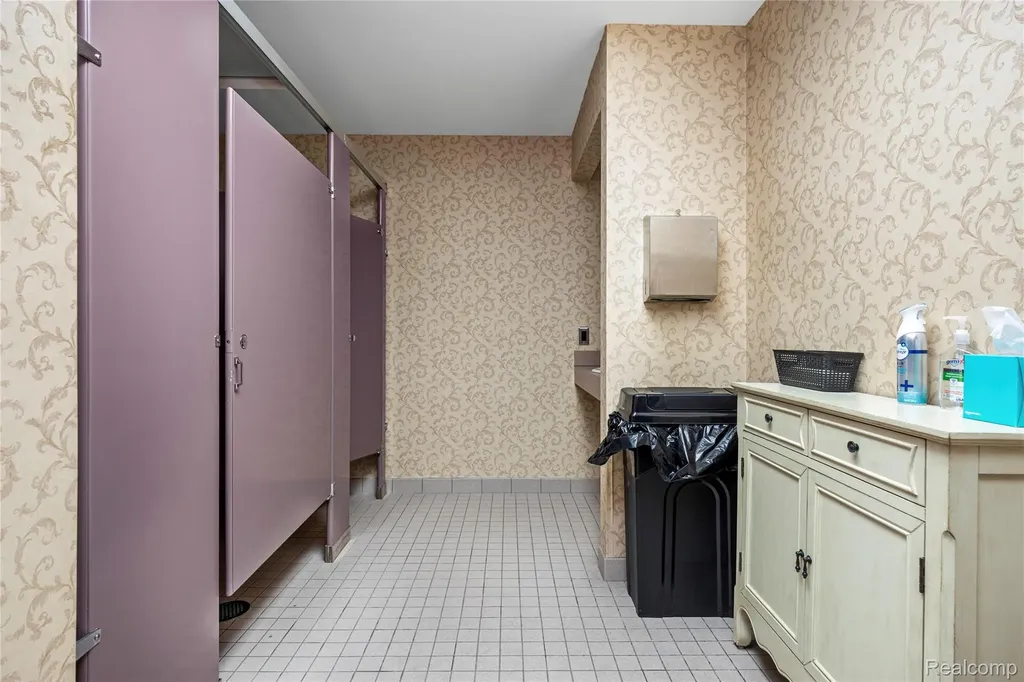 19337 Farmington Road Livonia City MI 48152