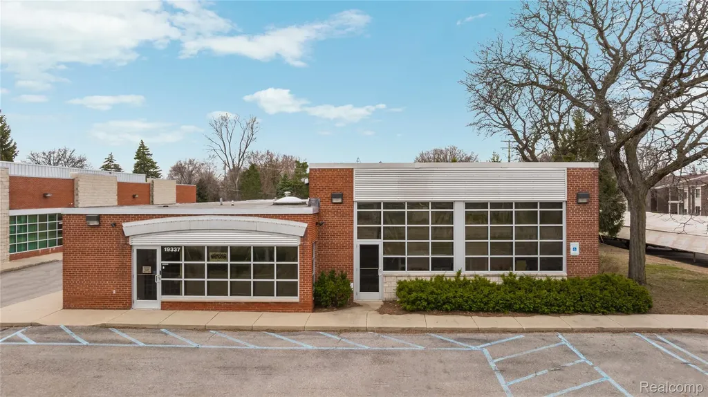 19337 Farmington Road Livonia City MI 48152