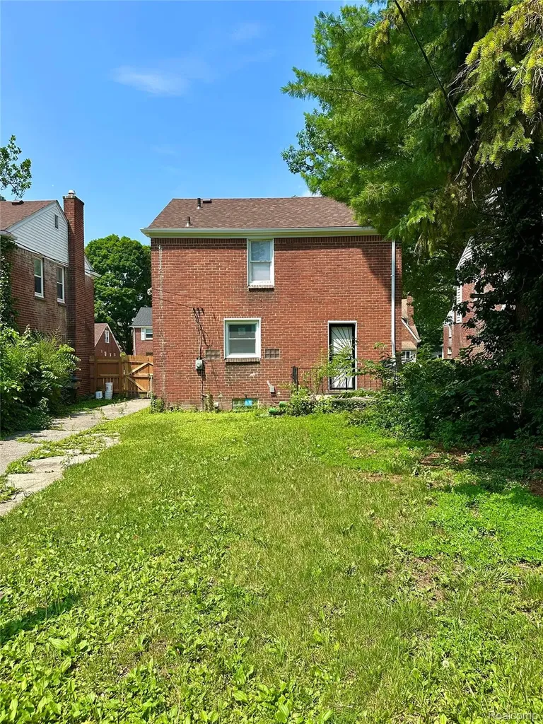 18500 Lindsay Street Detroit City MI 48235