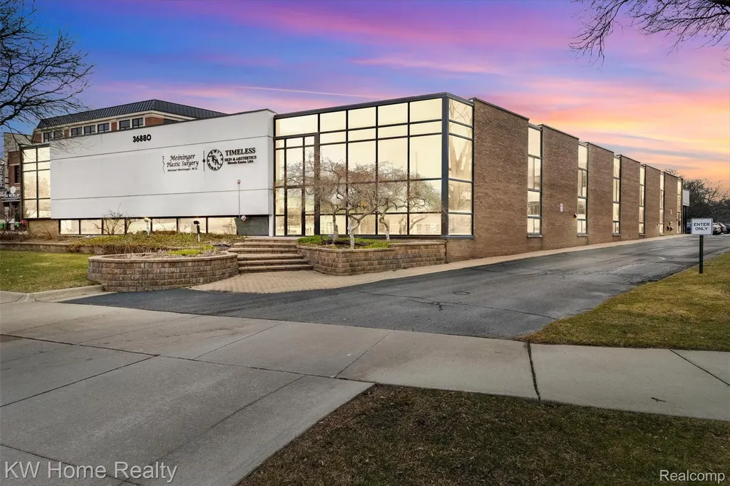 36880 Woodward Avenue Bloomfield Hills City MI 48304