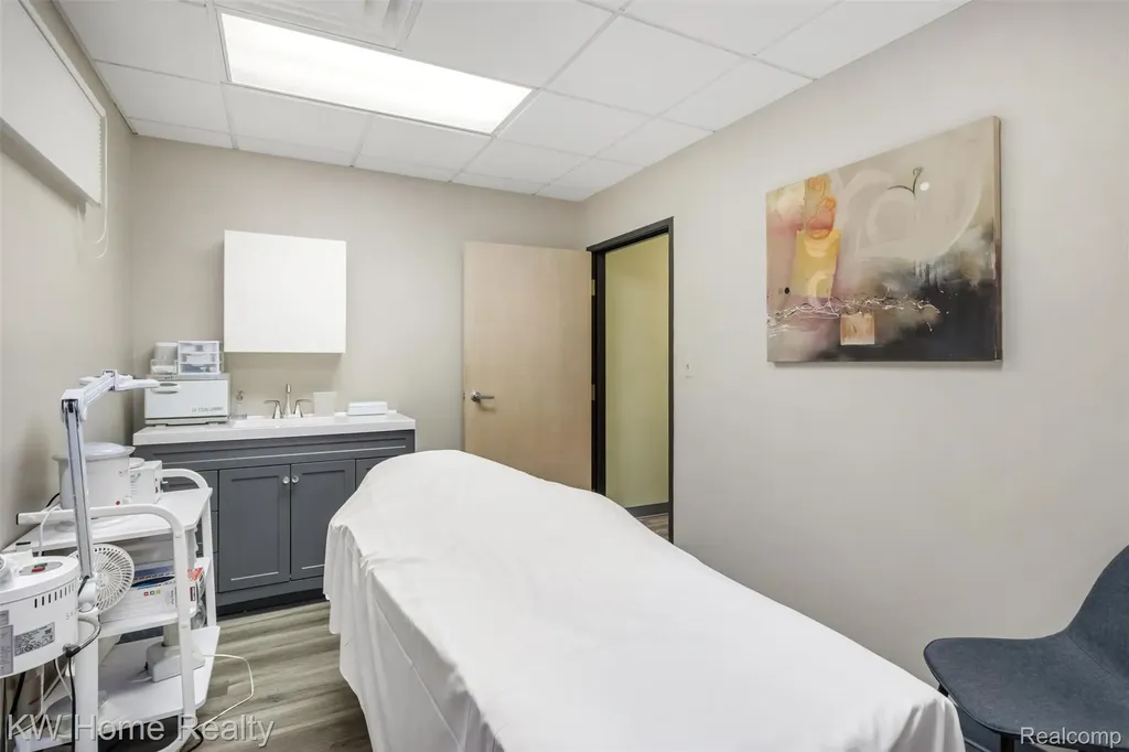 36880 Woodward Avenue Bloomfield Hills City MI 48304
