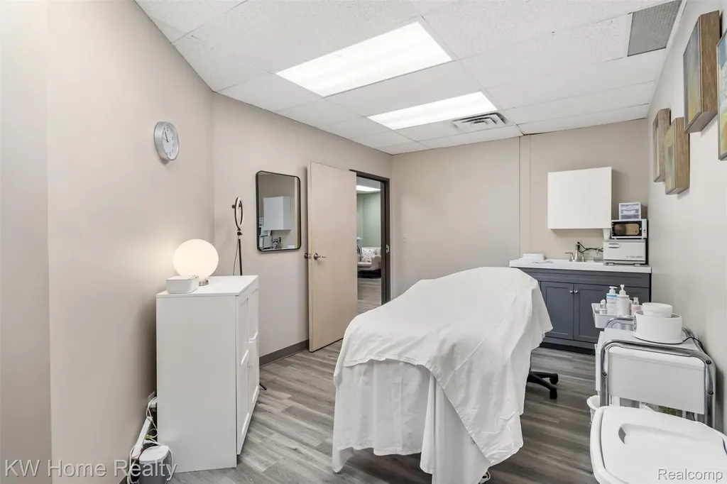 36880 Woodward Avenue Bloomfield Hills City MI 48304