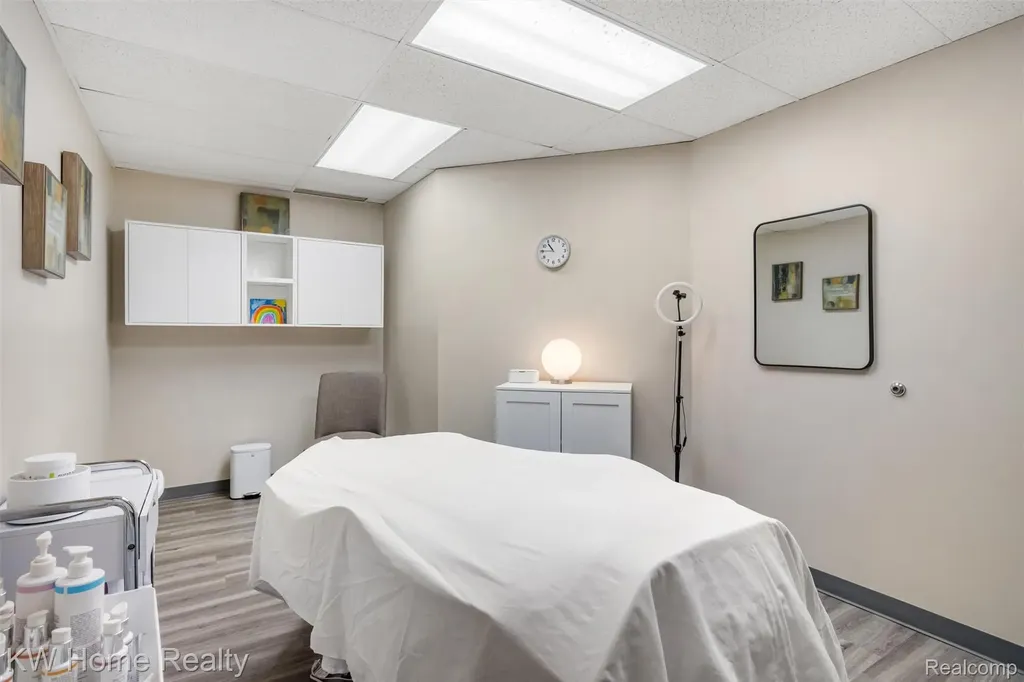 36880 Woodward Avenue Bloomfield Hills City MI 48304