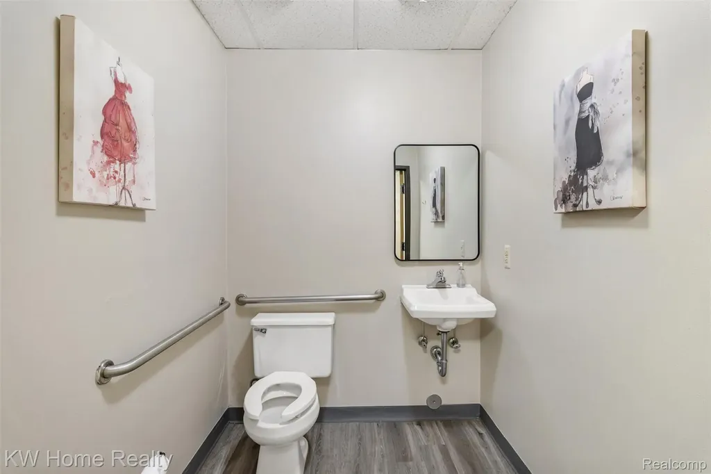 36880 Woodward Avenue Bloomfield Hills City MI 48304