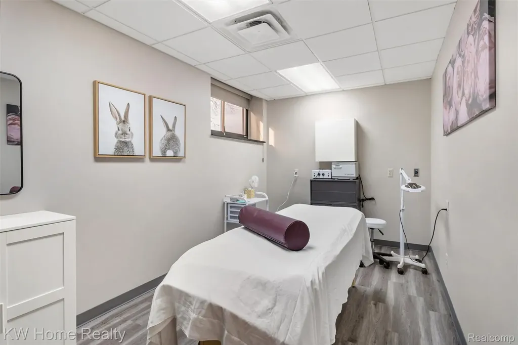 36880 Woodward Avenue Bloomfield Hills City MI 48304