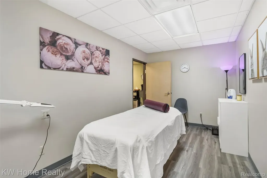 36880 Woodward Avenue Bloomfield Hills City MI 48304