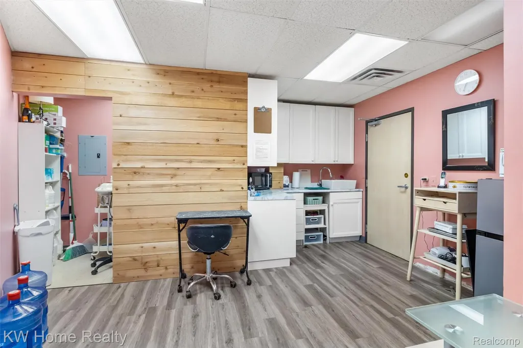 36880 Woodward Avenue Bloomfield Hills City MI 48304