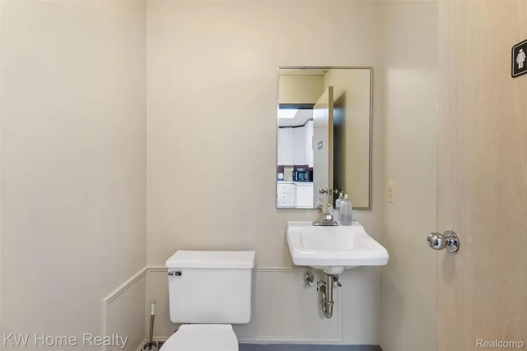 36880 Woodward Avenue Bloomfield Hills City MI 48304