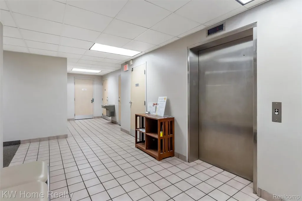 36880 Woodward Avenue Bloomfield Hills City MI 48304