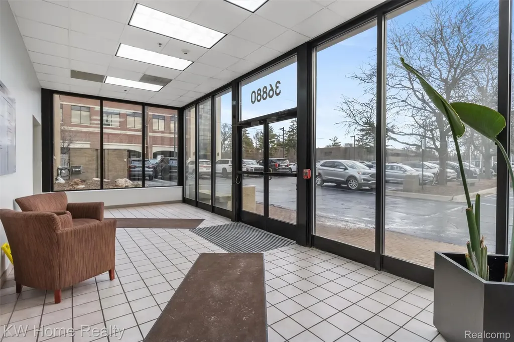 36880 Woodward Avenue Bloomfield Hills City MI 48304