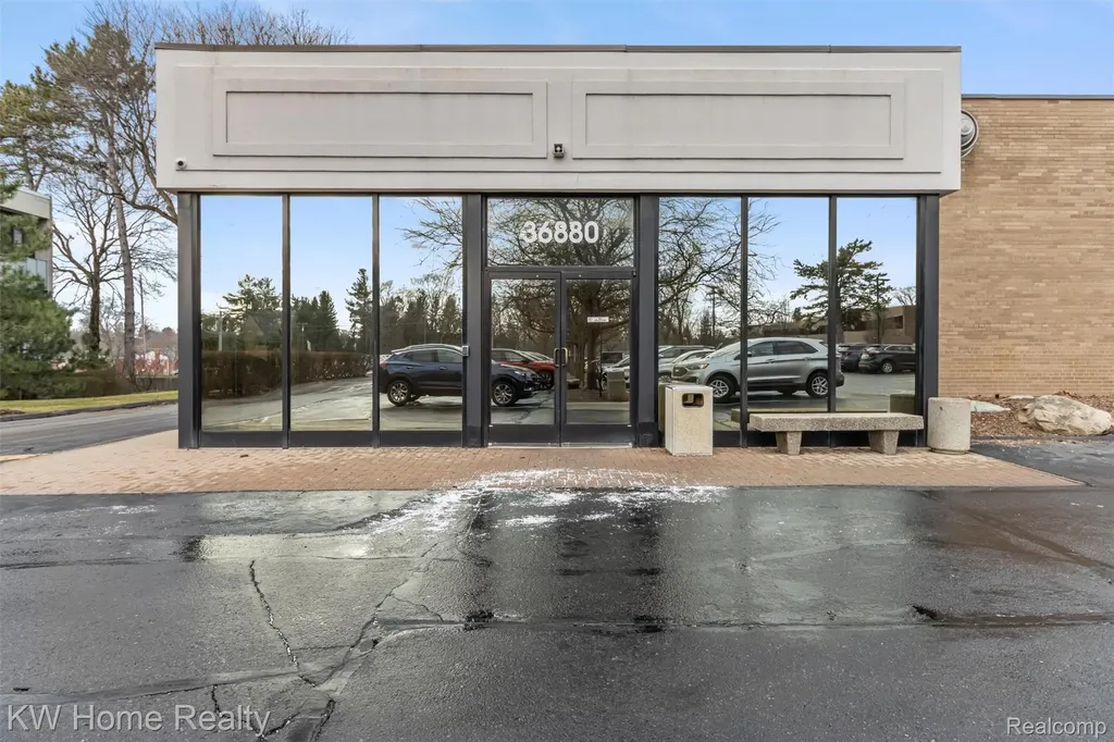 36880 Woodward Avenue Bloomfield Hills City MI 48304