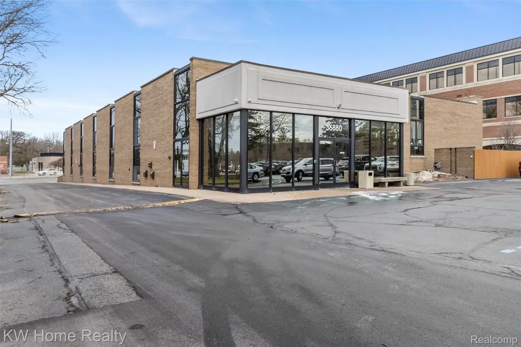 36880 Woodward Avenue Bloomfield Hills City MI 48304