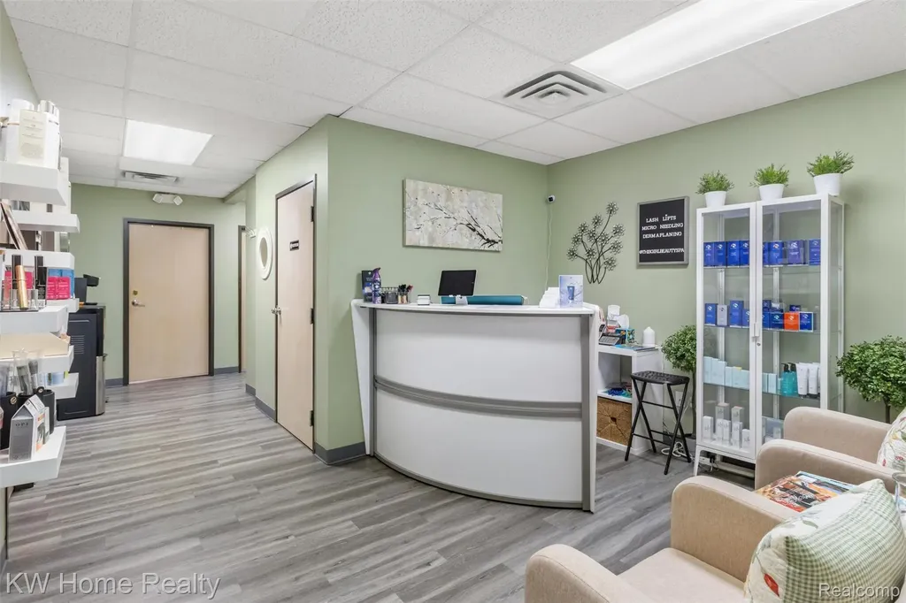 36880 Woodward Avenue Bloomfield Hills City MI 48304