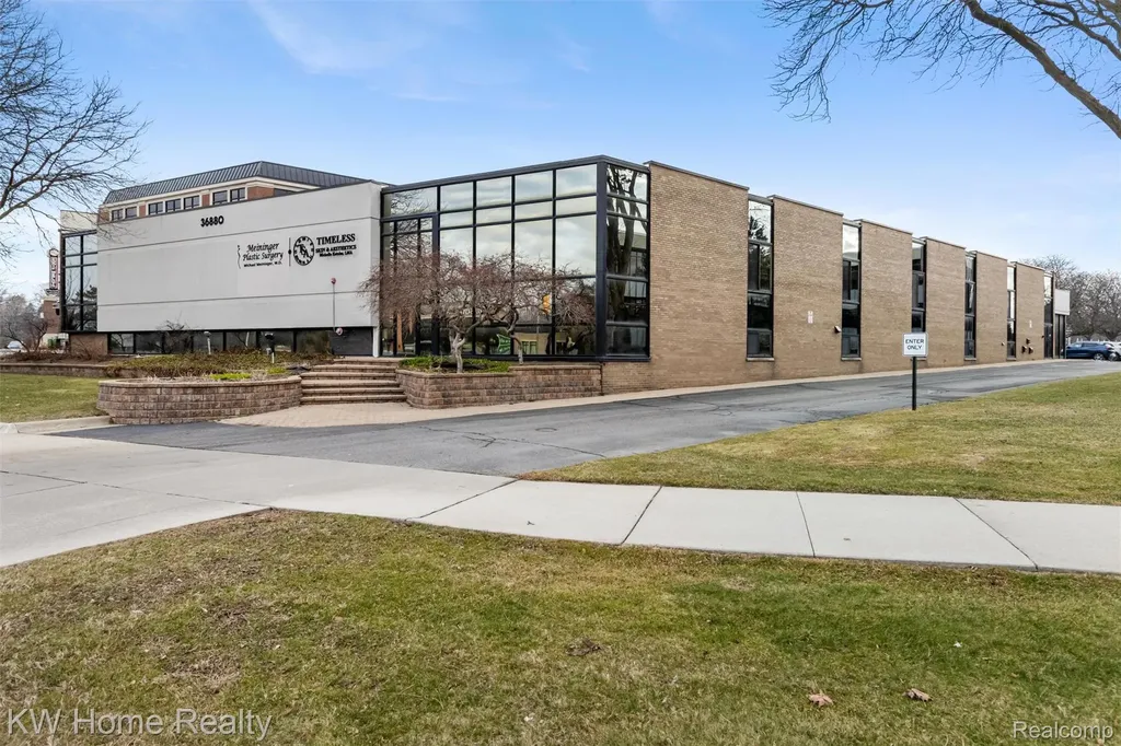 36880 Woodward Avenue Bloomfield Hills City MI 48304