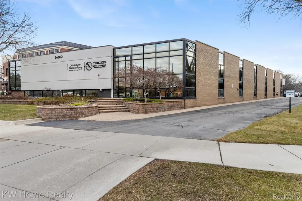 36880 Woodward Avenue Bloomfield Hills City MI 48304