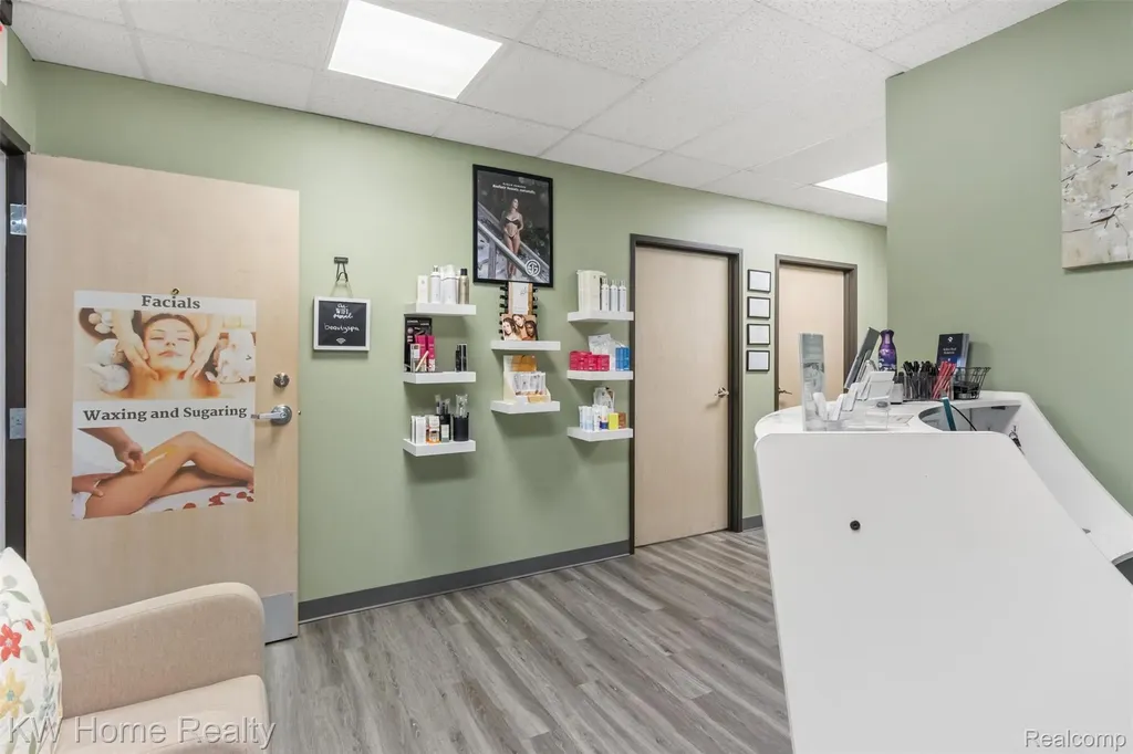 36880 Woodward Avenue Bloomfield Hills City MI 48304
