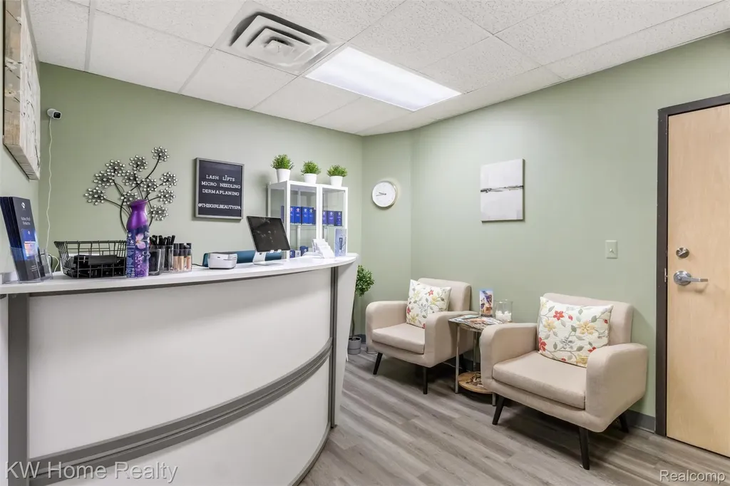 36880 Woodward Avenue Bloomfield Hills City MI 48304