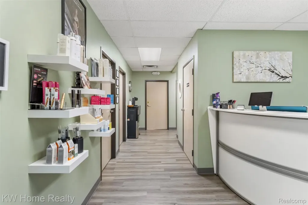 36880 Woodward Avenue Bloomfield Hills City MI 48304