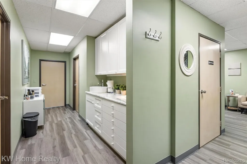 36880 Woodward Avenue Bloomfield Hills City MI 48304