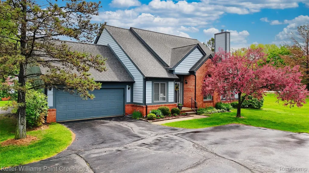 2799 Lochmoor Boulevard Orion Charter Township MI 48360