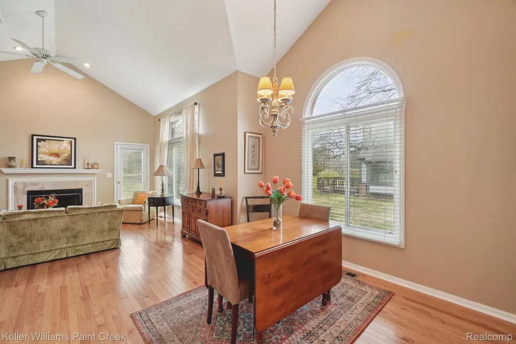 2799 Lochmoor Boulevard Orion Charter Township MI 48360