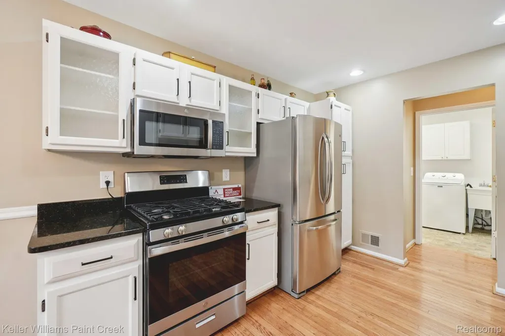 2799 Lochmoor Boulevard Orion Charter Township MI 48360