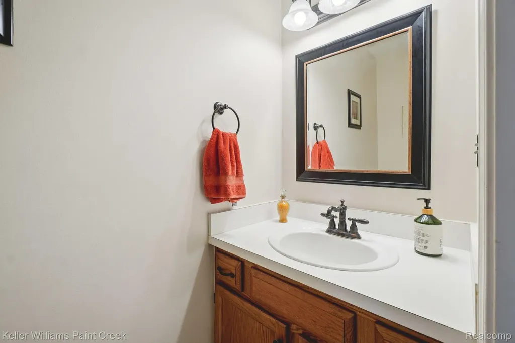 2799 Lochmoor Boulevard Orion Charter Township MI 48360