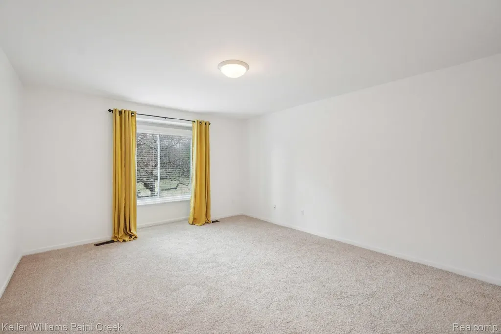 2799 Lochmoor Boulevard Orion Charter Township MI 48360