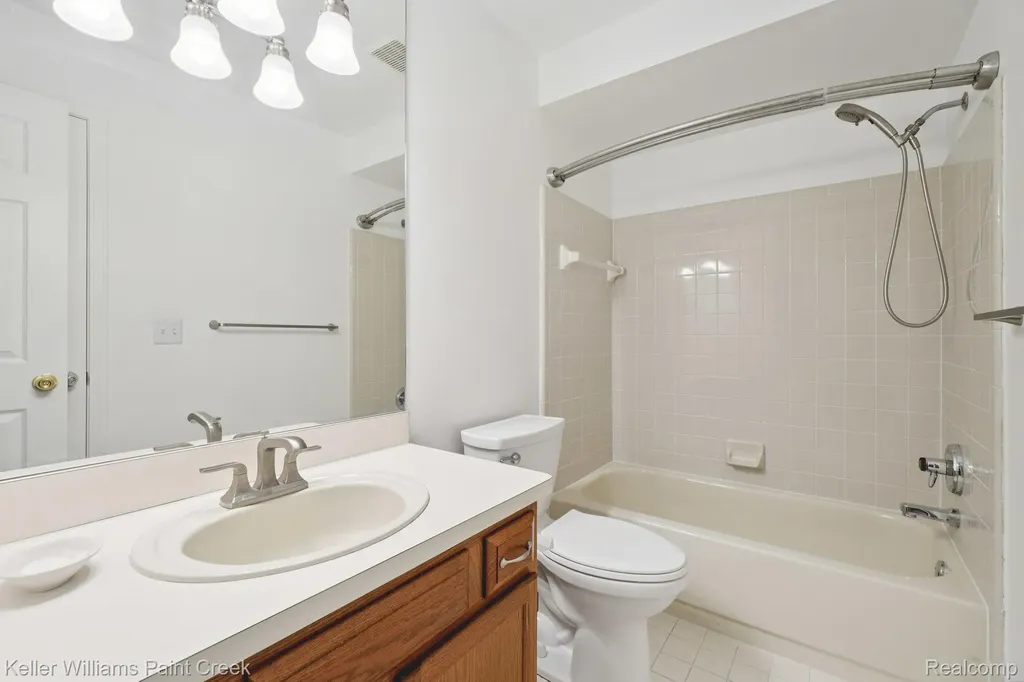 2799 Lochmoor Boulevard Orion Charter Township MI 48360