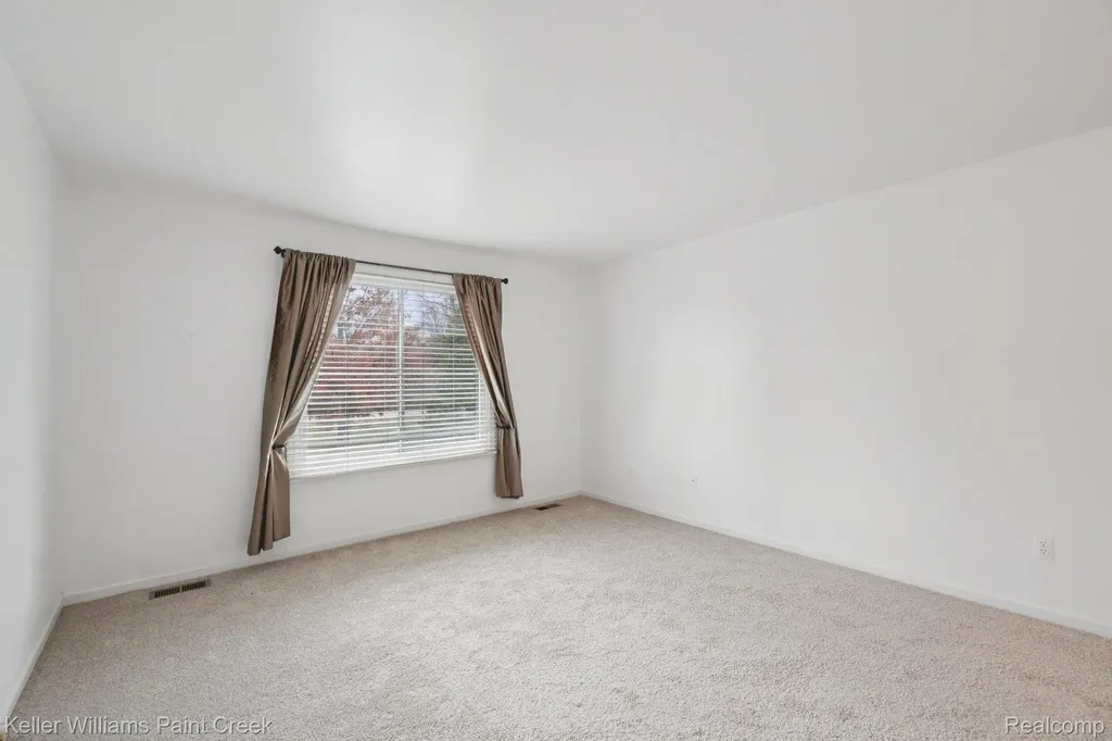 2799 Lochmoor Boulevard Orion Charter Township MI 48360